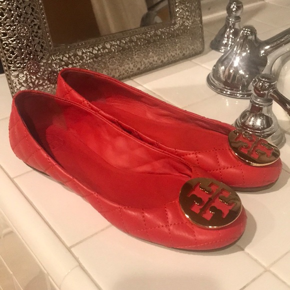 Tory Burch red quilted flat - Picture 2 of 4